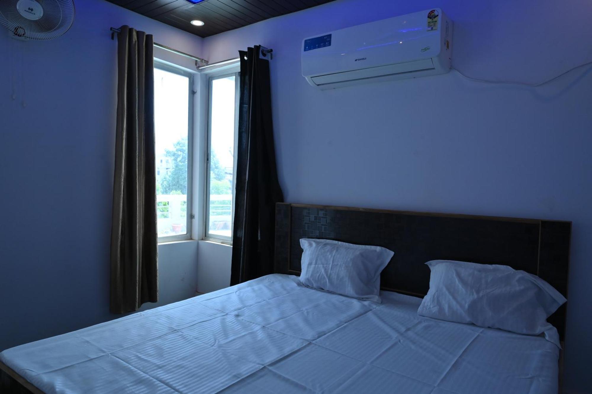 גורקפור Privyrooms מראה חיצוני תמונה
