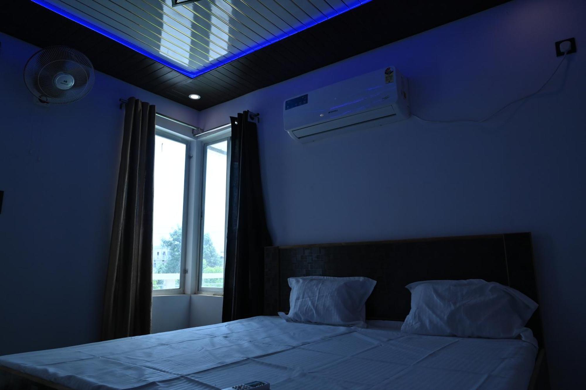 גורקפור Privyrooms מראה חיצוני תמונה