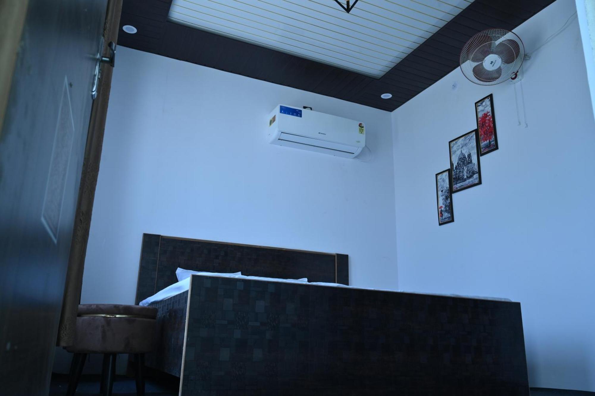 גורקפור Privyrooms מראה חיצוני תמונה