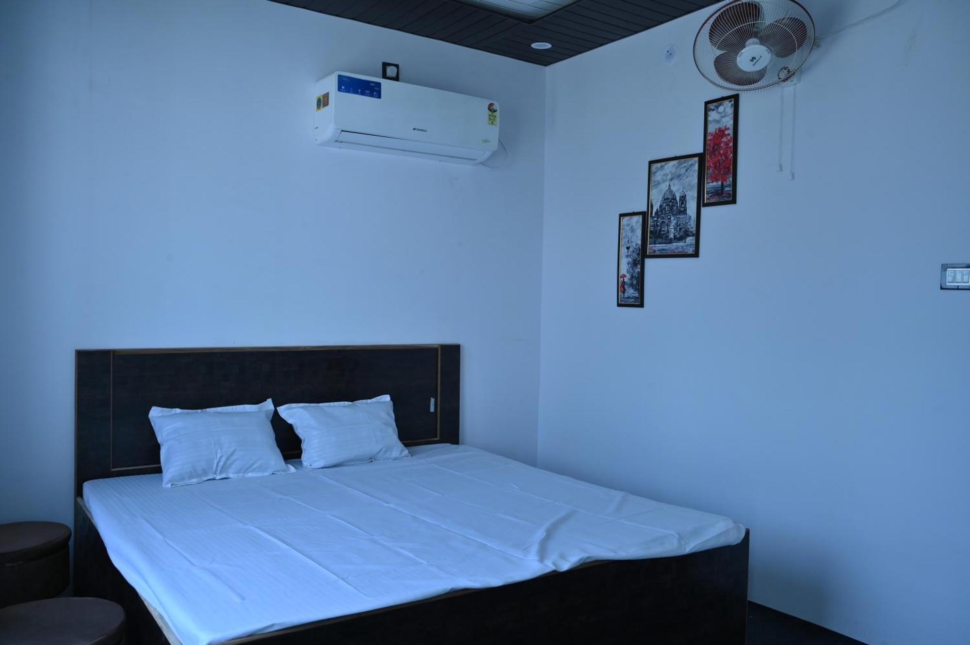 גורקפור Privyrooms מראה חיצוני תמונה