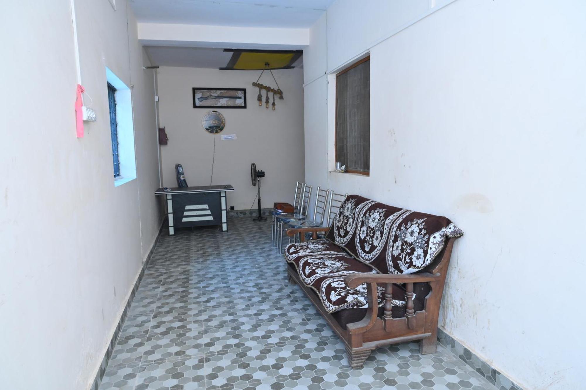 גורקפור Privyrooms מראה חיצוני תמונה